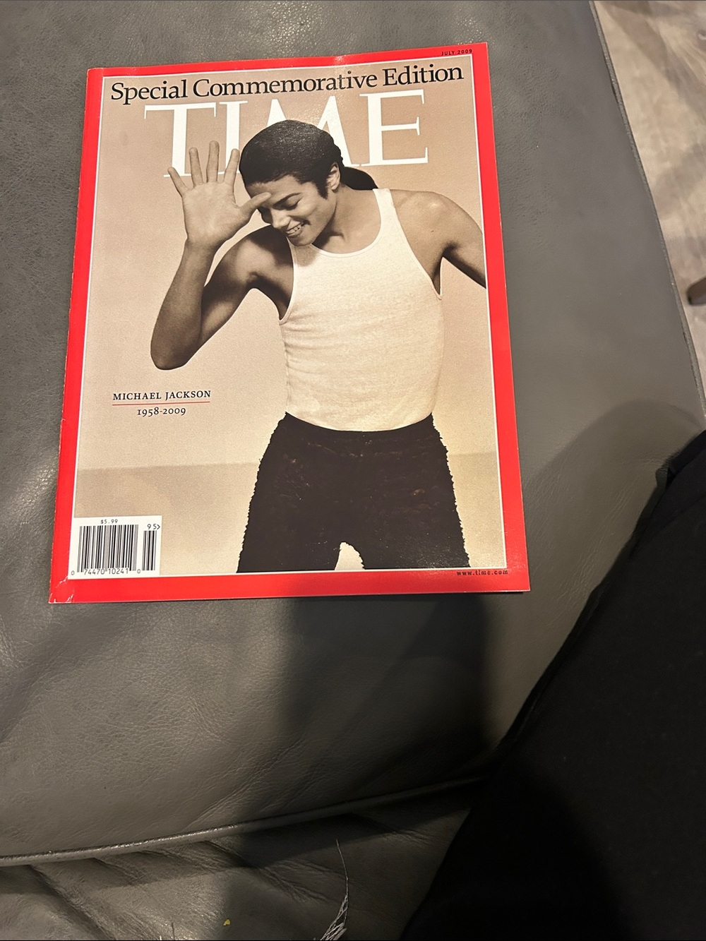 TIME Special Commemorative Edition Magazine - Michael Jackson, Red Border